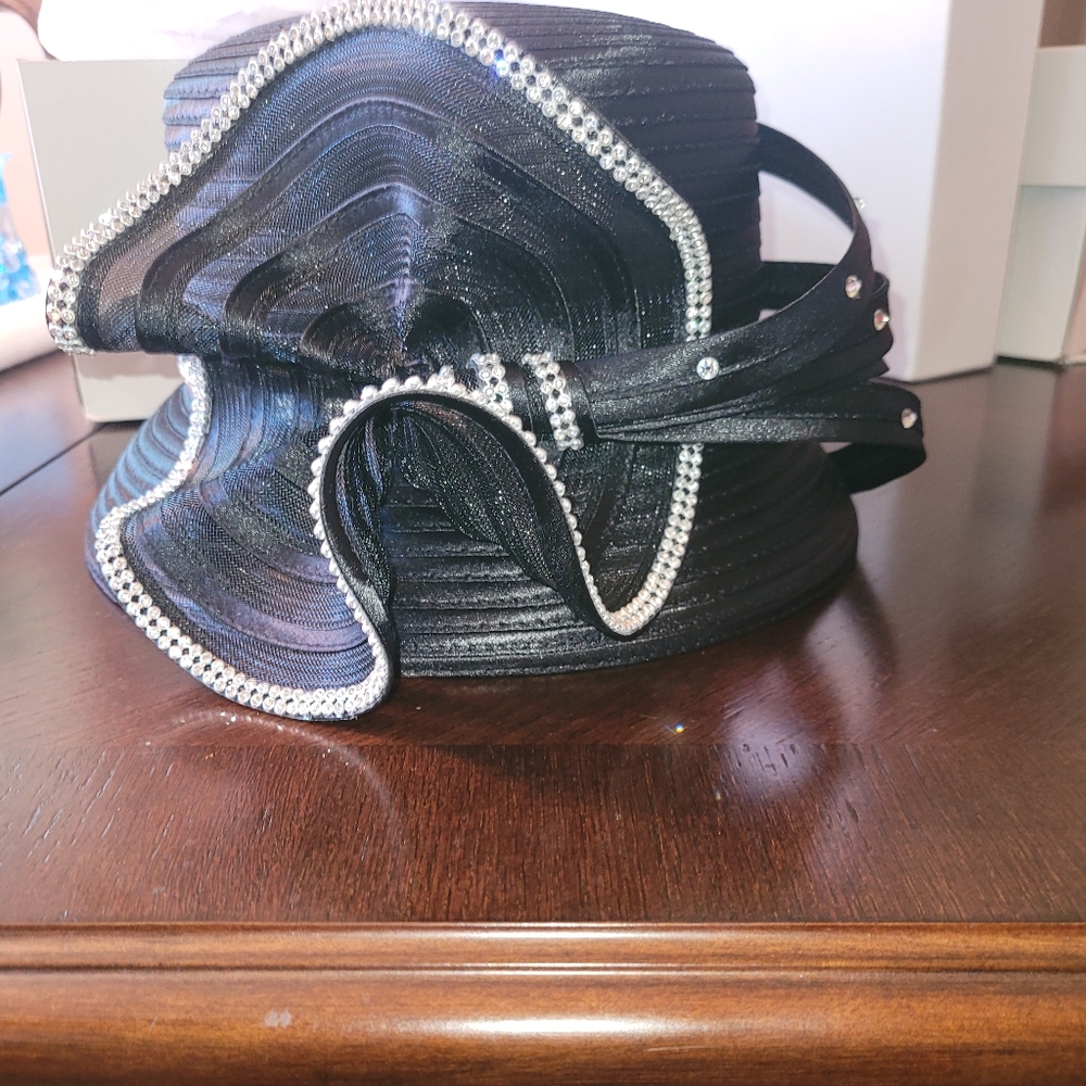 NWOT Womens Fashion Church Hat
